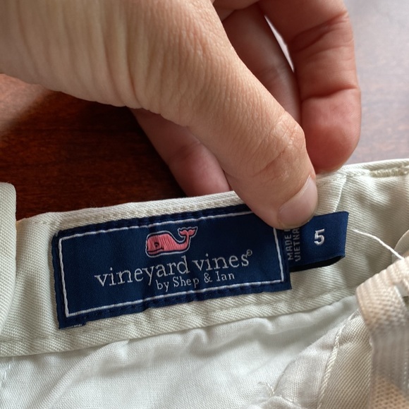 Vineyard Vines Boys Khaki Shorts Size 5 - Picture 2 of 3